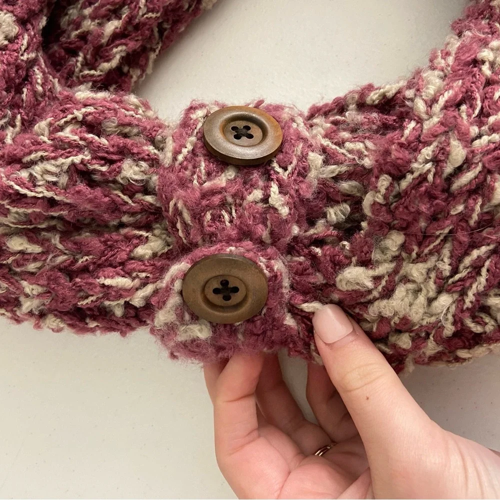 EUC women’s burgundy cream double loop infinity thick knit plush scarf buttoned‎